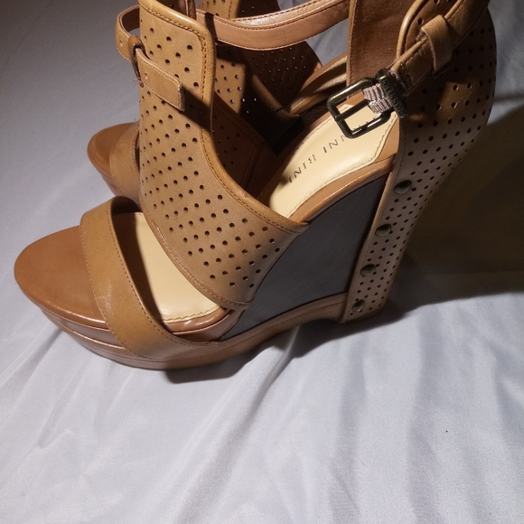 Gianni Bini heels - Picture 1 of 3